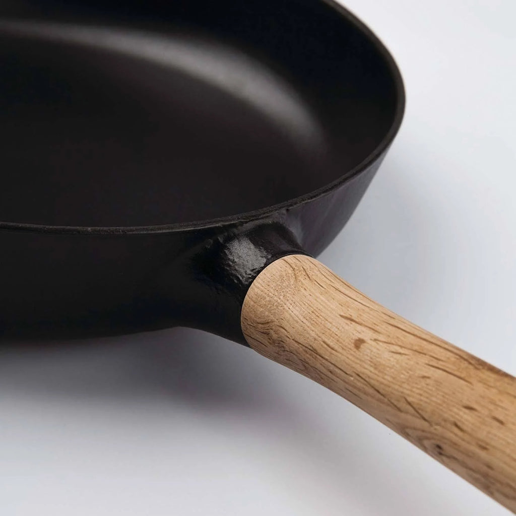 Black Cast Iron Fry Pan 2.6 qt A701